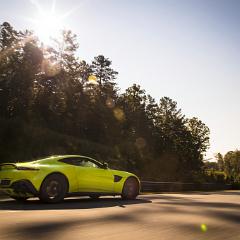 Aston Martin Vantage Lime Essence 04
